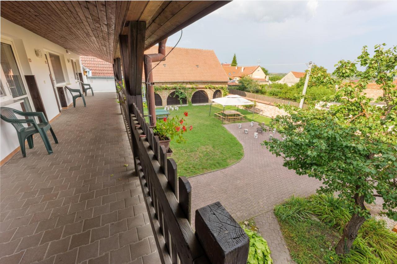 Penzion Posada Podivin Extérieur photo
