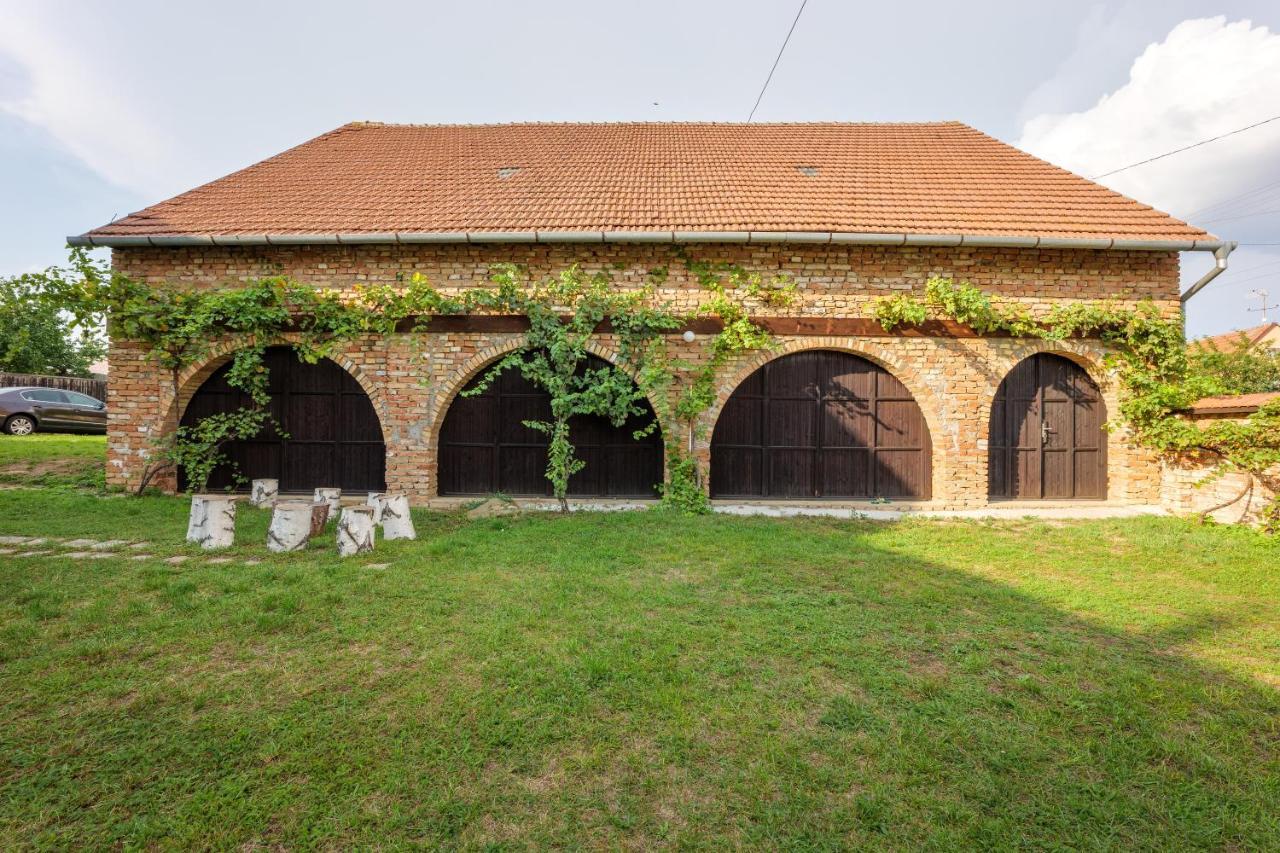 Penzion Posada Podivin Extérieur photo
